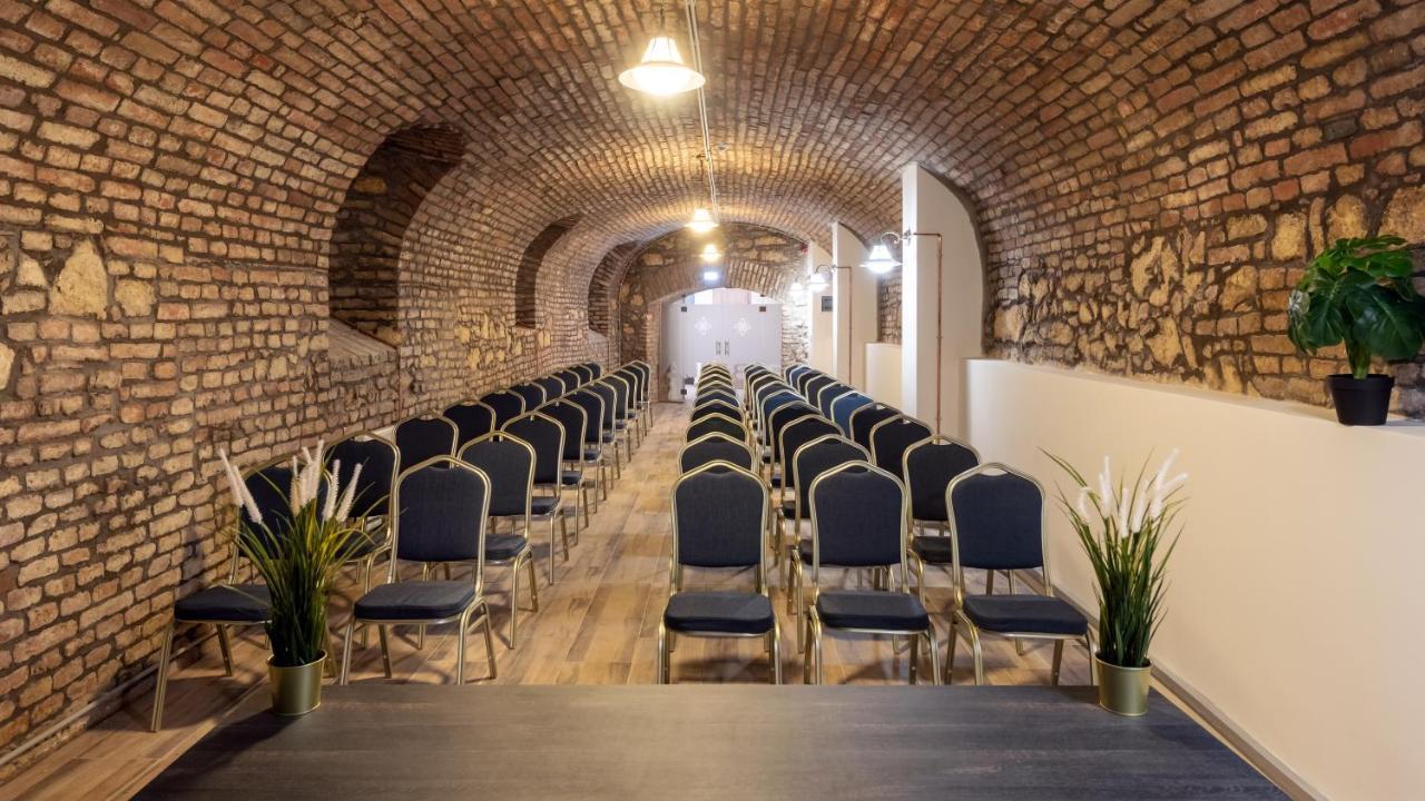 Fibula & Wellness - Adults Only 4* Pecs