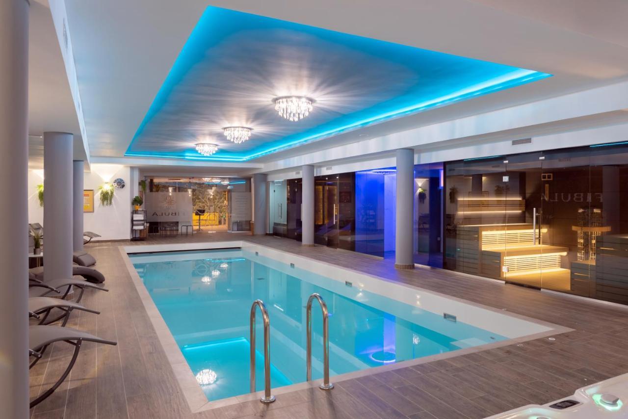 Fibula & Wellness - Adults Only Pecs